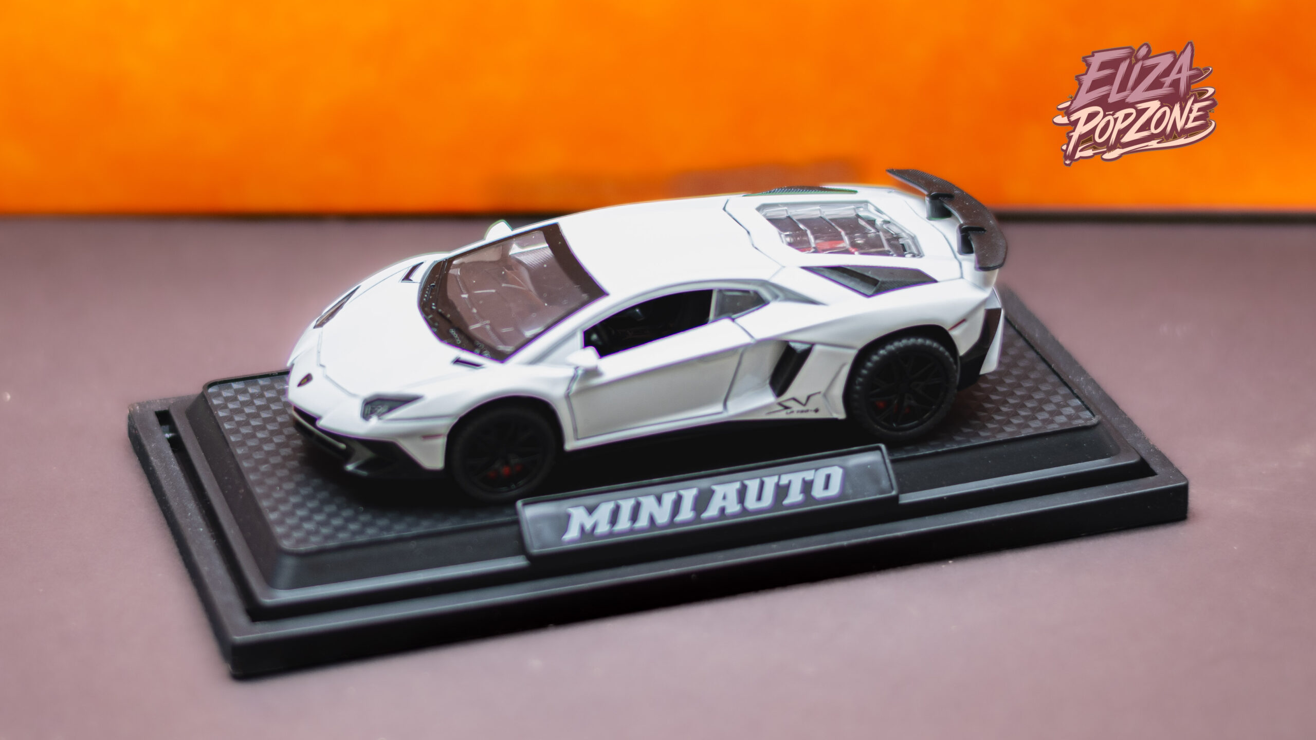 Lamborghini LP750-4 1:32