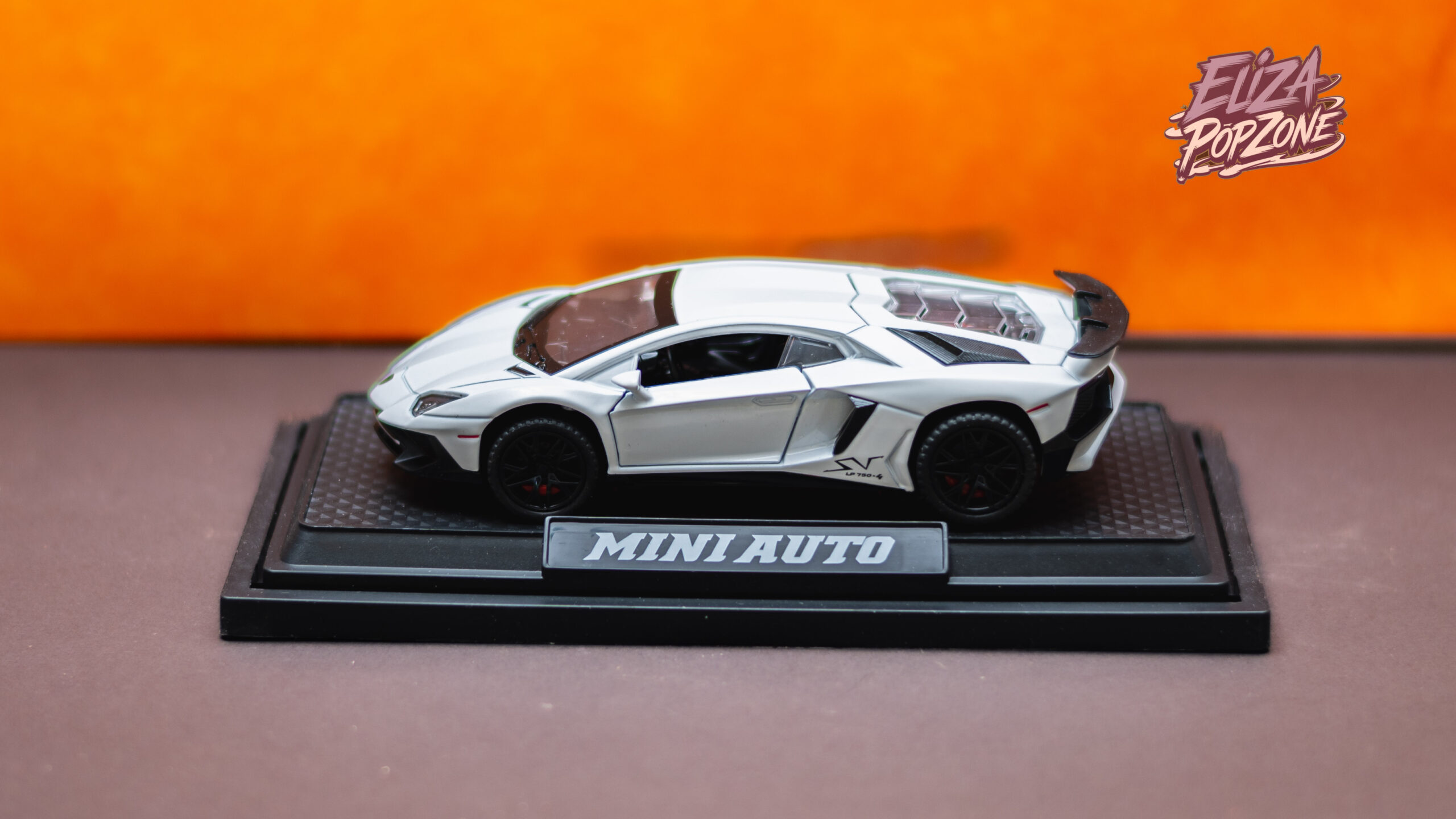 Lamborghini LP750-4 1:32