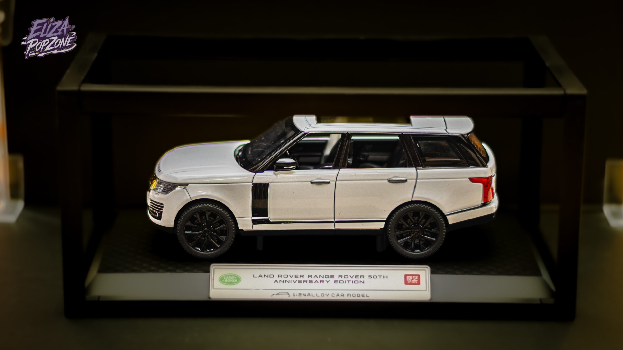 rand: Land Rover / Range Rover  Model: SV / 50th Anniversary Edition (2022 Layout)  Scale: 1:18